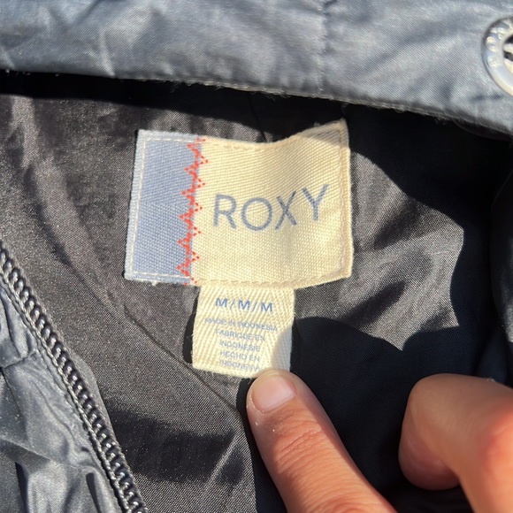 Roxy Puffer Jacket, size medium, black jacket - Picture 2 of 2